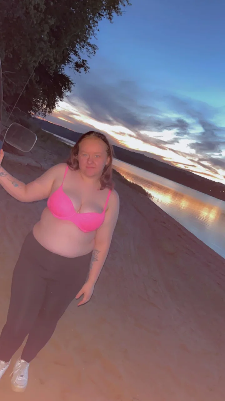 Made some content on the river bank while my hubby fished. 🤭🤭🤭 if you wanna see it sub to my onlyfans 😈🤭