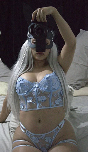 Am I the kind 0f 18 y.o. Latina you fantasize about? 0F below 💋