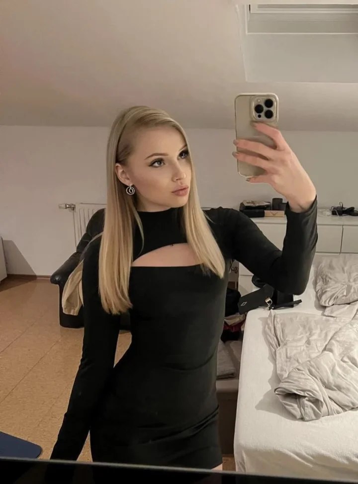 Petite enough?🥰