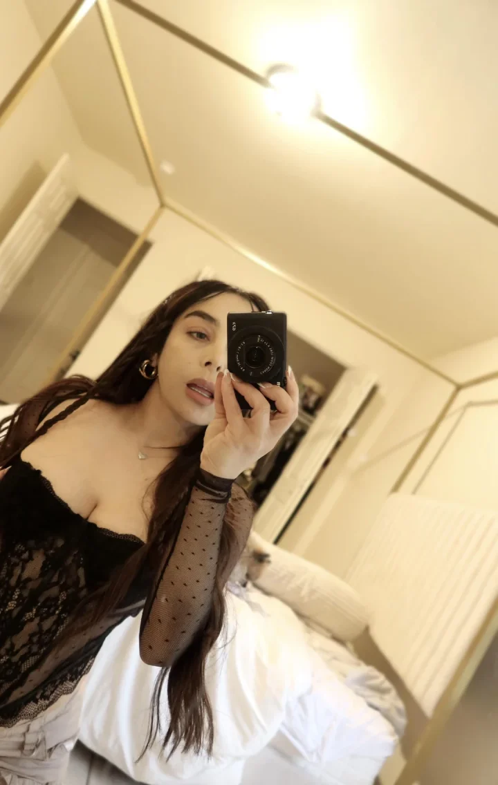 Delicate but deadly… your choice 🔥
