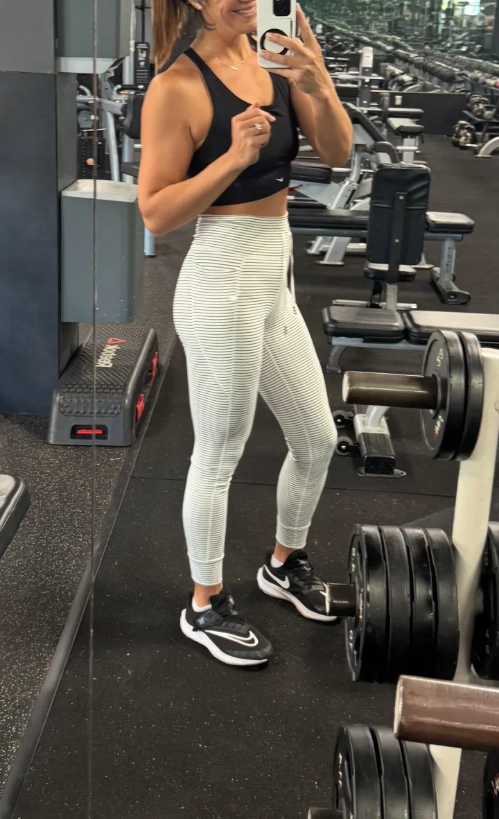Let me be your gym wife… it cums with great benefits.