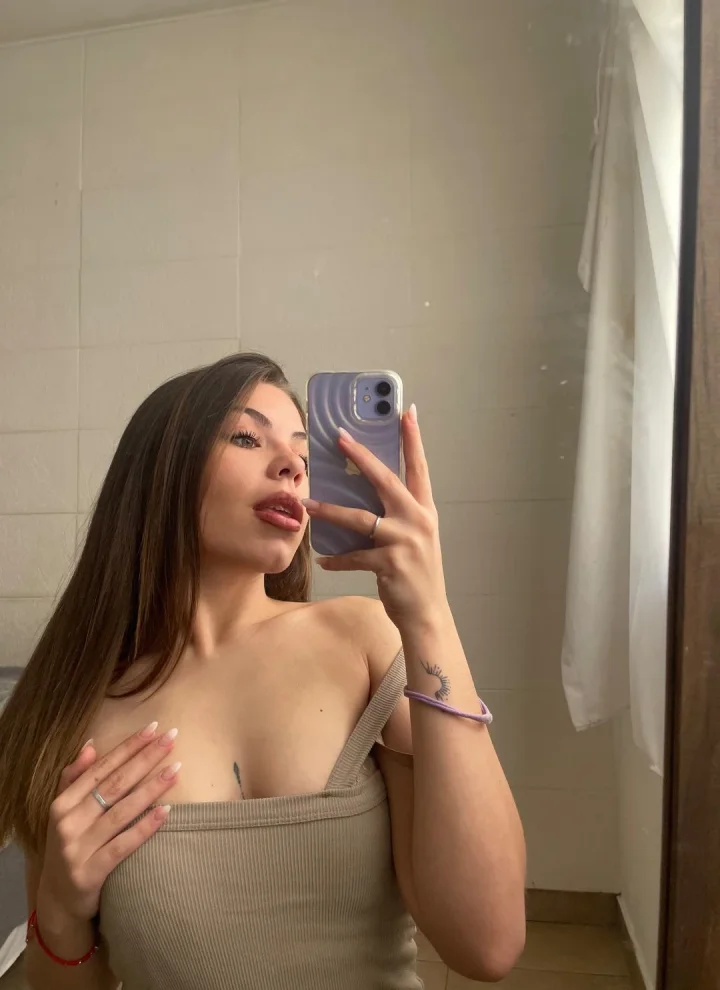 Strap slip picture of Gia 🧸
