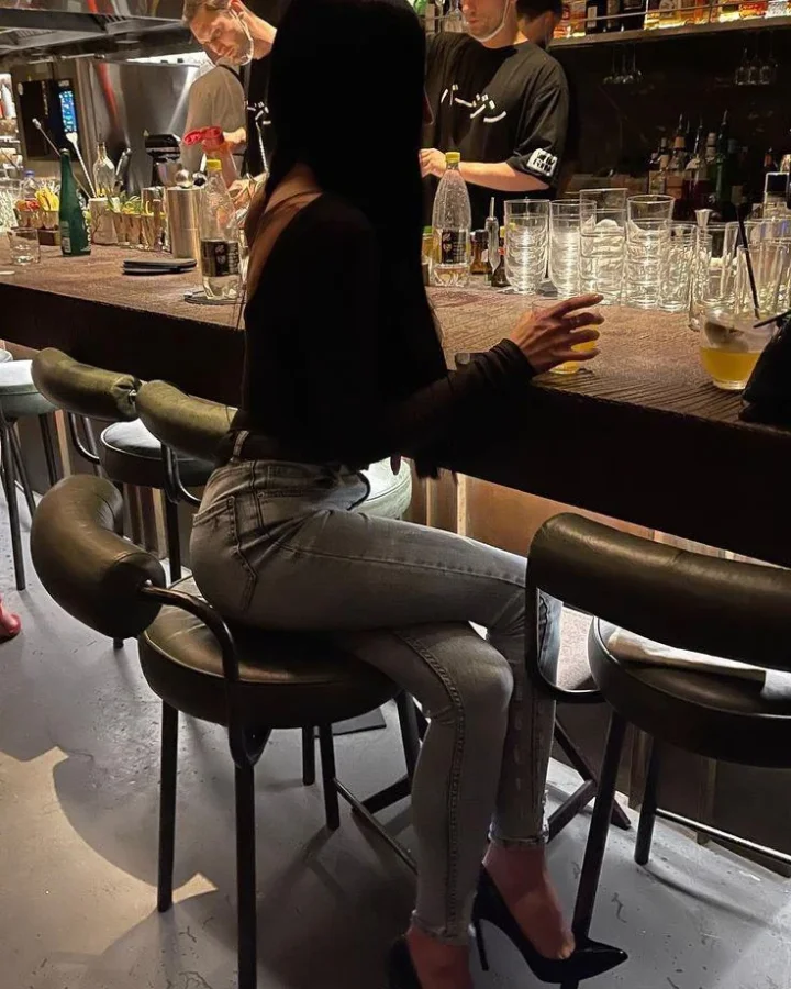 Caught being hot in the wild. Typical night in the city 😈