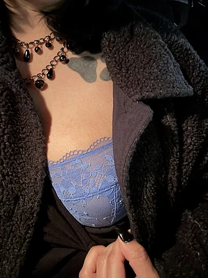 Little blue peekaboo 🫣