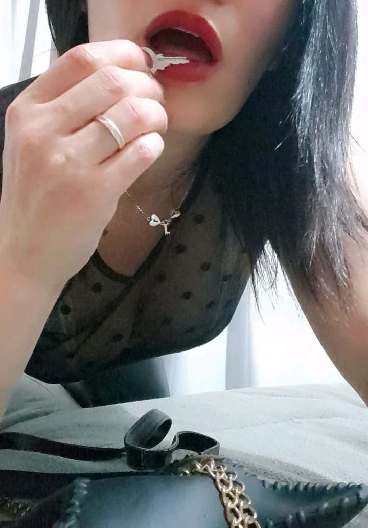 You are insane and persecuted for cheating with me.Your cheap erection doesn't stop
