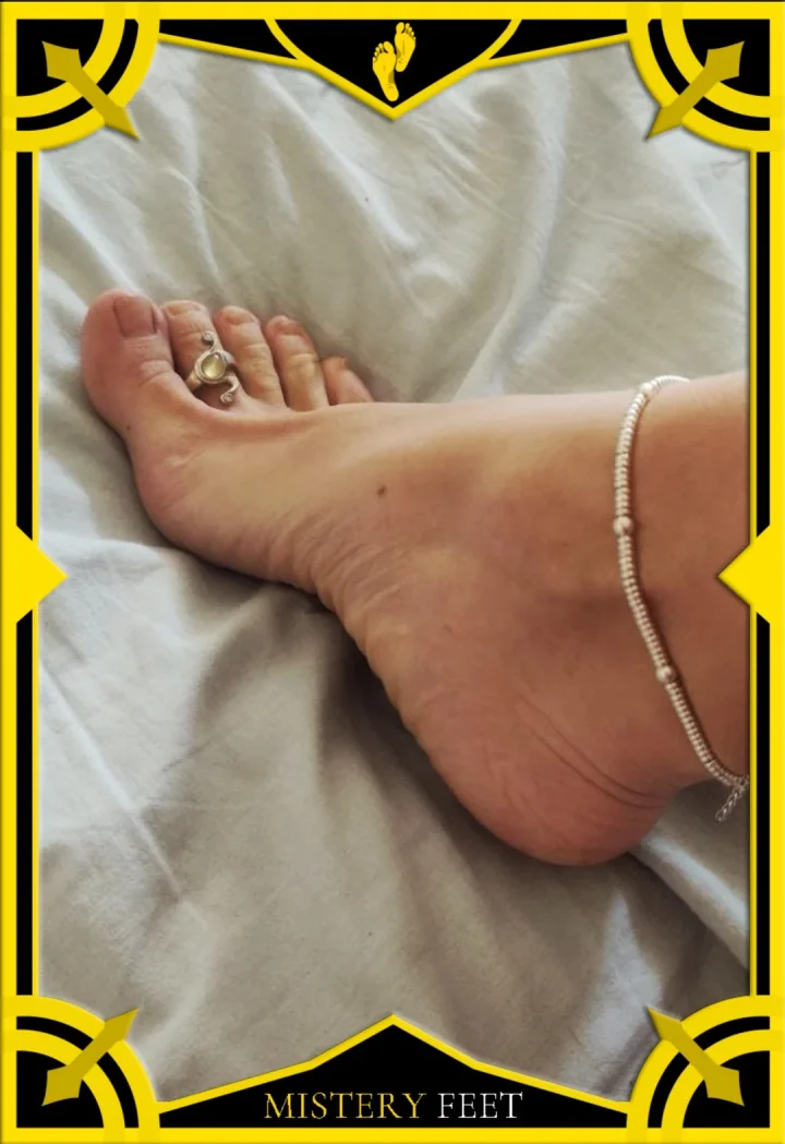Adorning My Feet with Sensual Accessories… What Do You Think?