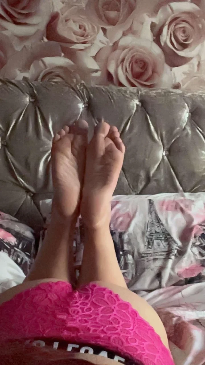 Out of frame picture of Amelia Rose 🌹