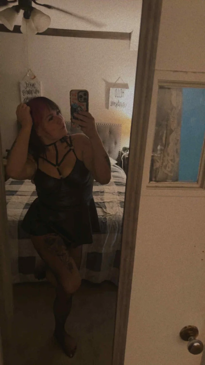Hand on own head picture of Siren