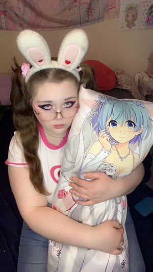 need someone to come anime and chill with me