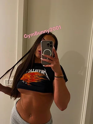 Come say hi lonely and horny 💦