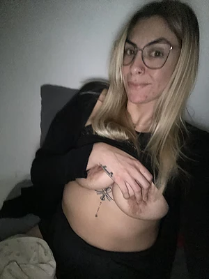 I like you to look at my big tits 