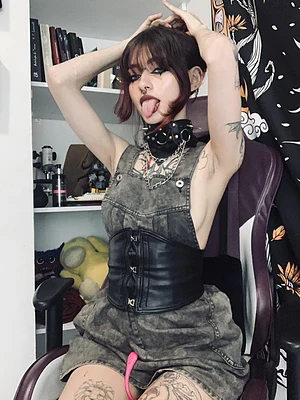Im perfect I will lick u with my split tongue