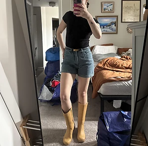 Yellow boots;)