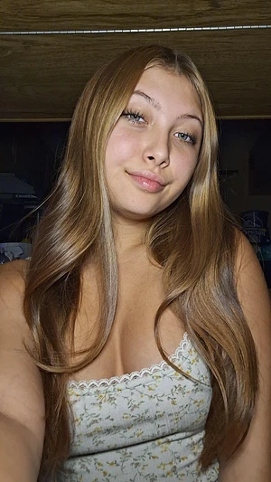 hmu for content baby🥰