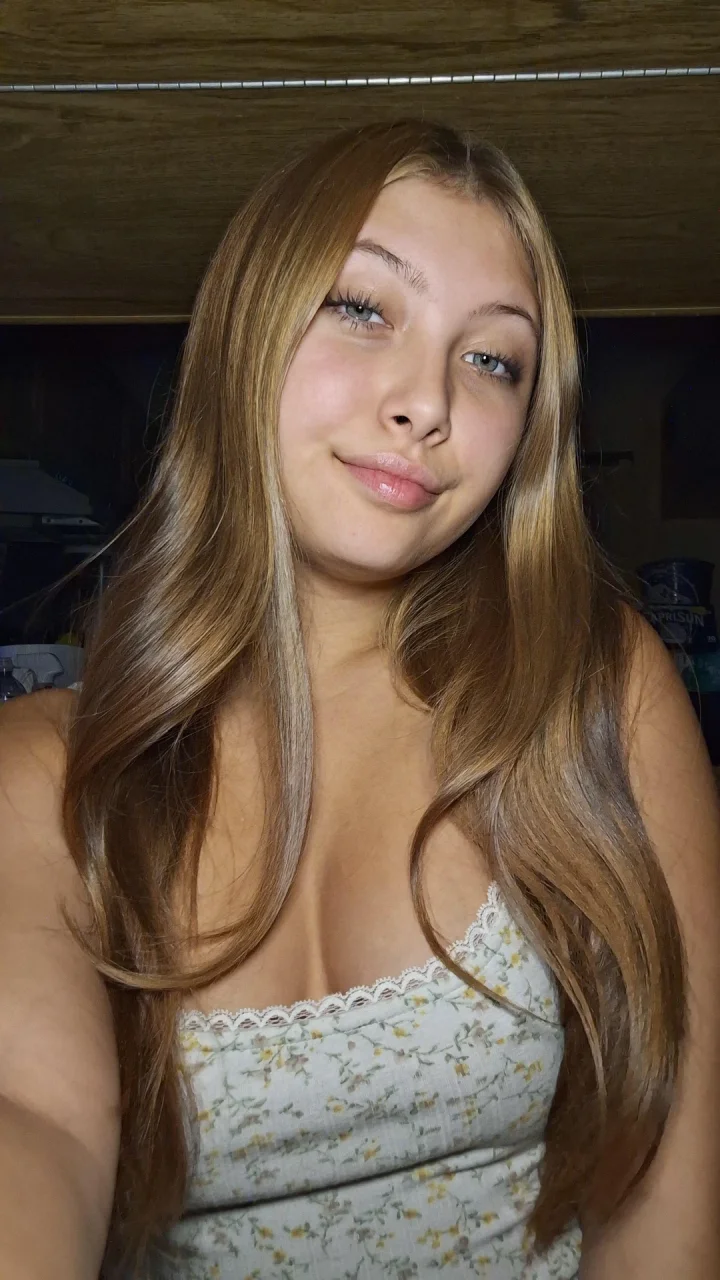 hmu for content baby🥰