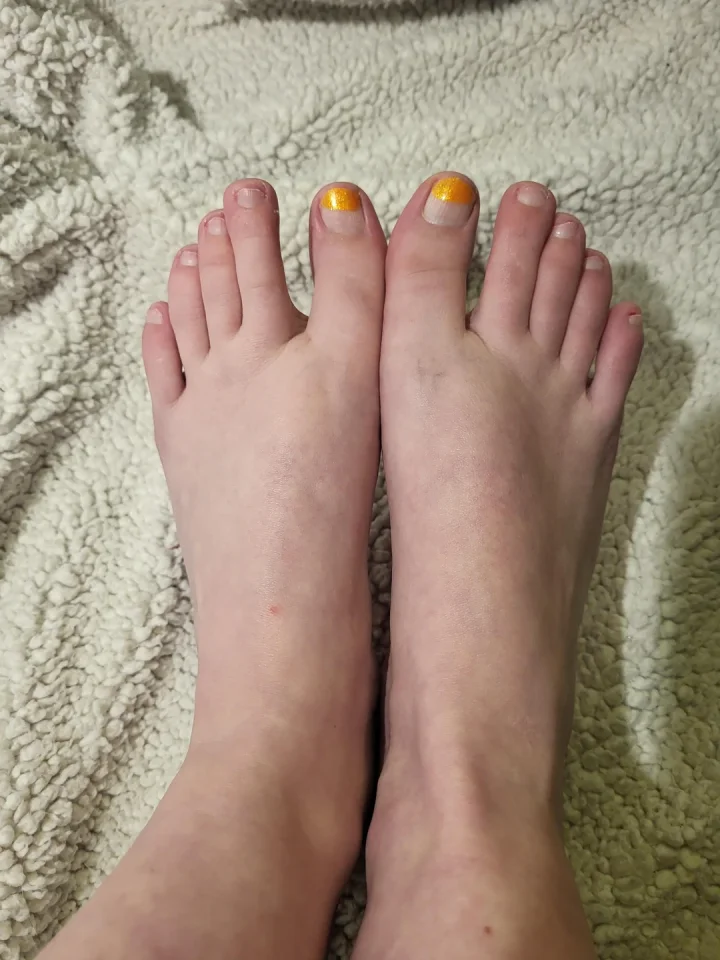 Loooooong toes from my momma