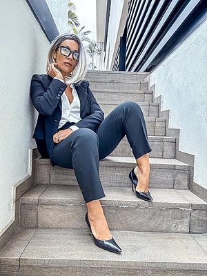 Can you handle an experienced lady ?
