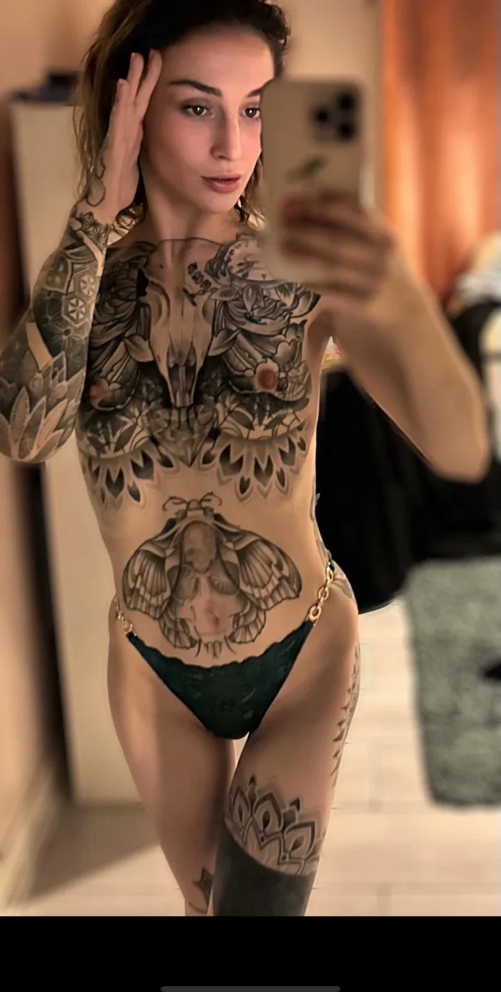 Selfie picture of Queeniink.69