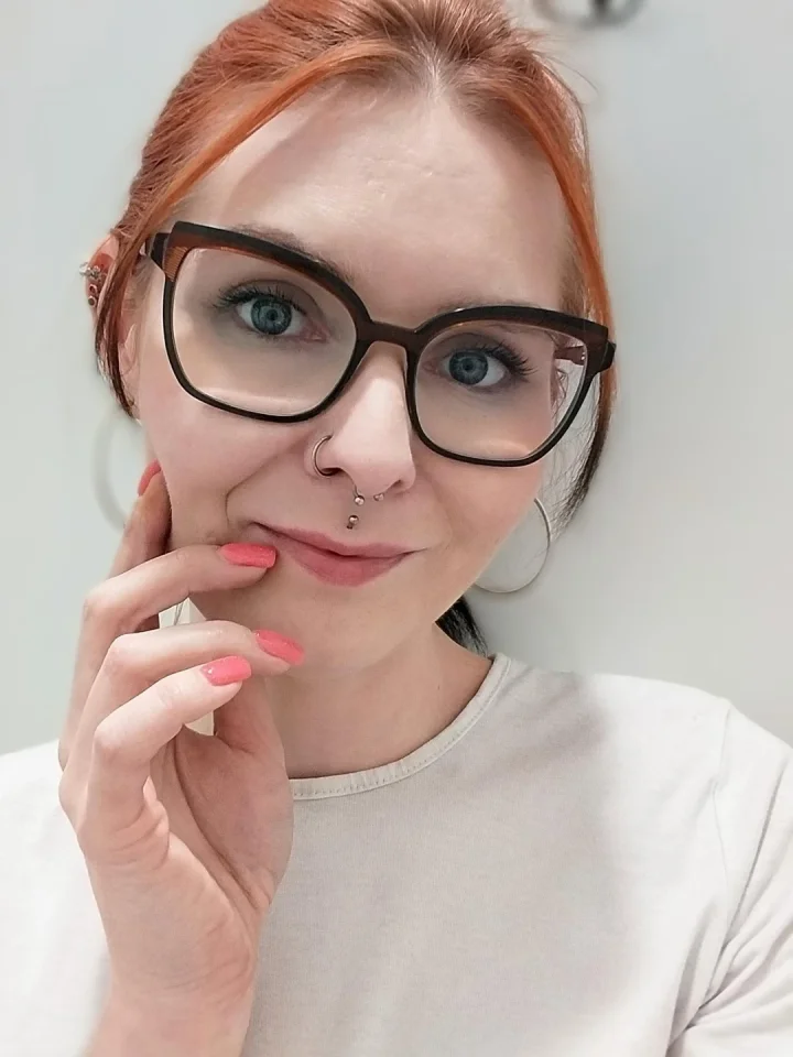 Hand on own face picture of Precious Amy