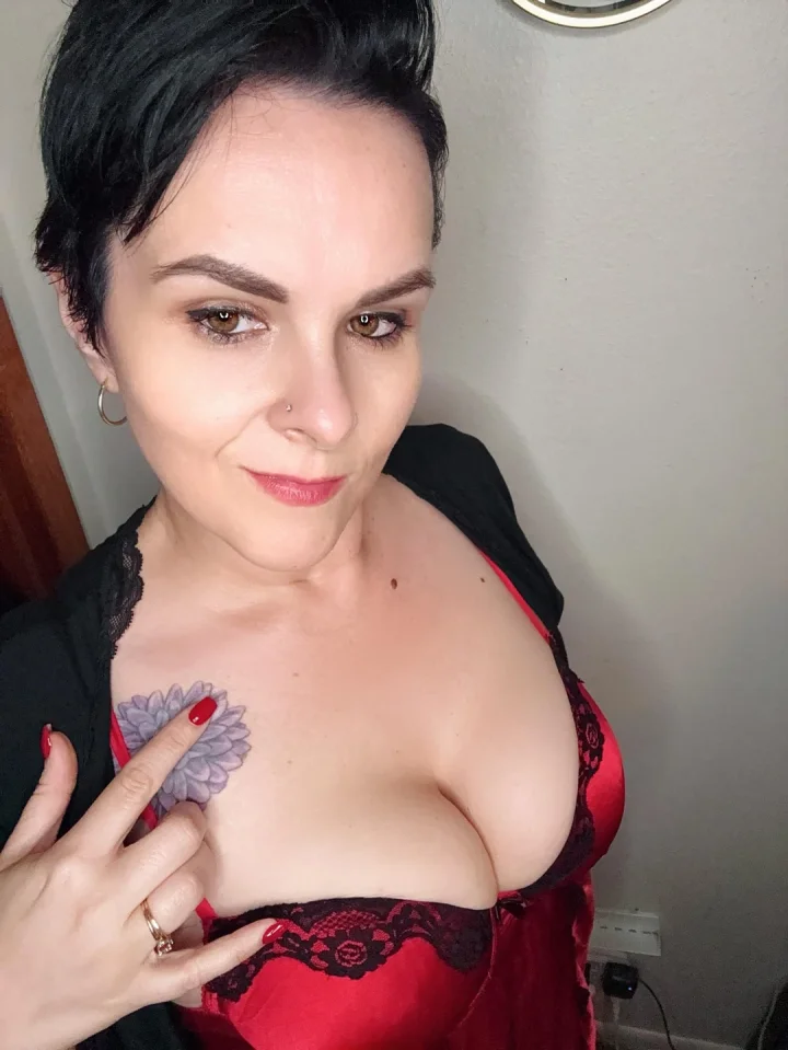 Very short hair picture of Lavender