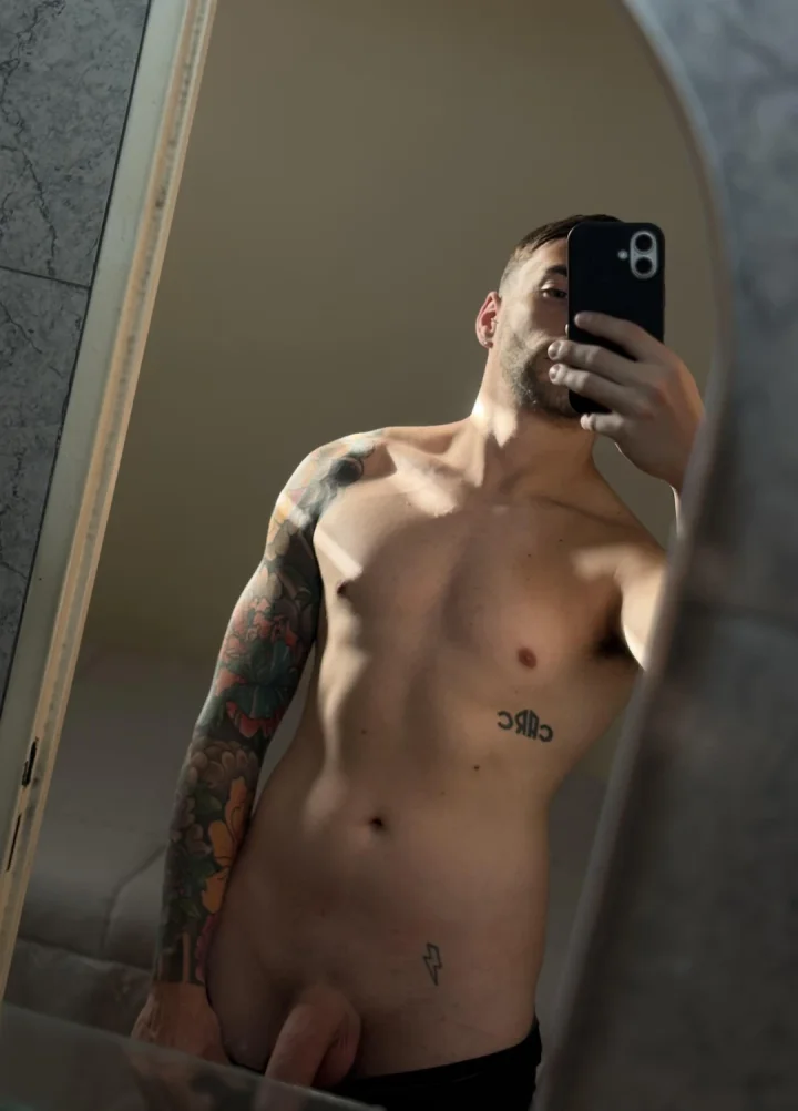 I'm bored, who's sexting?