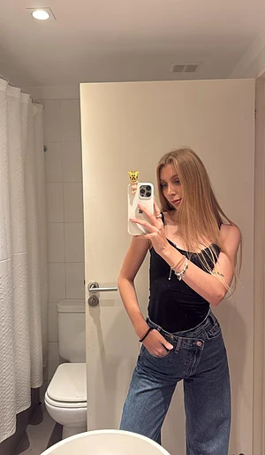 Pin straight blonde hair