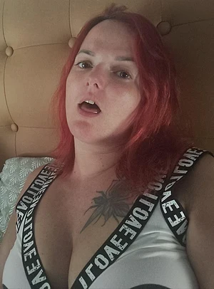 Mommy needs some new friends. 🫦