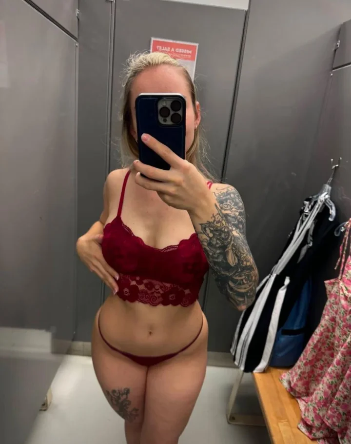 Have you ever had fun in the dressing room – Perspektive Foto von Anastasia (@yours.a_sweet)