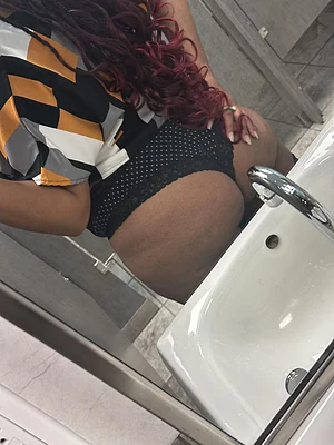 Call me Betty Crocker cause I’m caked up! 😜Want a slice of my cake? 🍰 You have some icing for my cake? Show me your icing on my 🌶️ 🔗