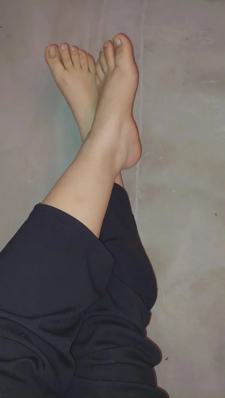 Foot focus picture of Saori