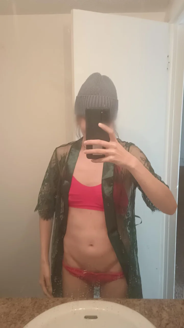 Open clothes picture of Kinky Switch Kitten