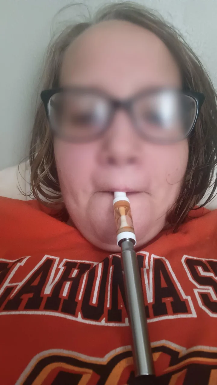 Hello there a smoke sesh on you sounds fun. – Lippen Foto von Kskittenfree