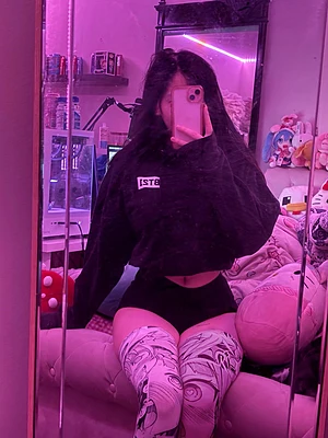 who wants a stupid lil perv asian gf ❤️