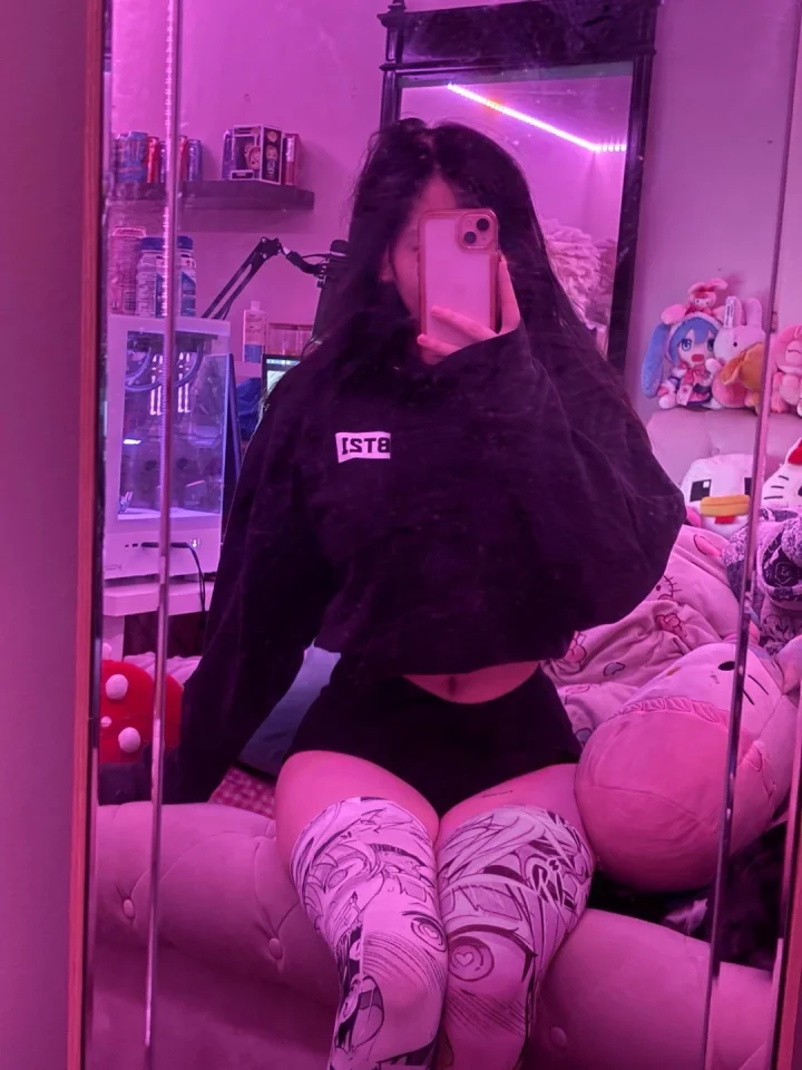 who wants a stupid lil perv asian gf ❤️