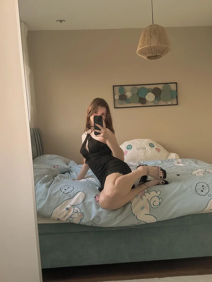 Obviously you want more – Zehennagel lack Foto von Sweet Heart Lily