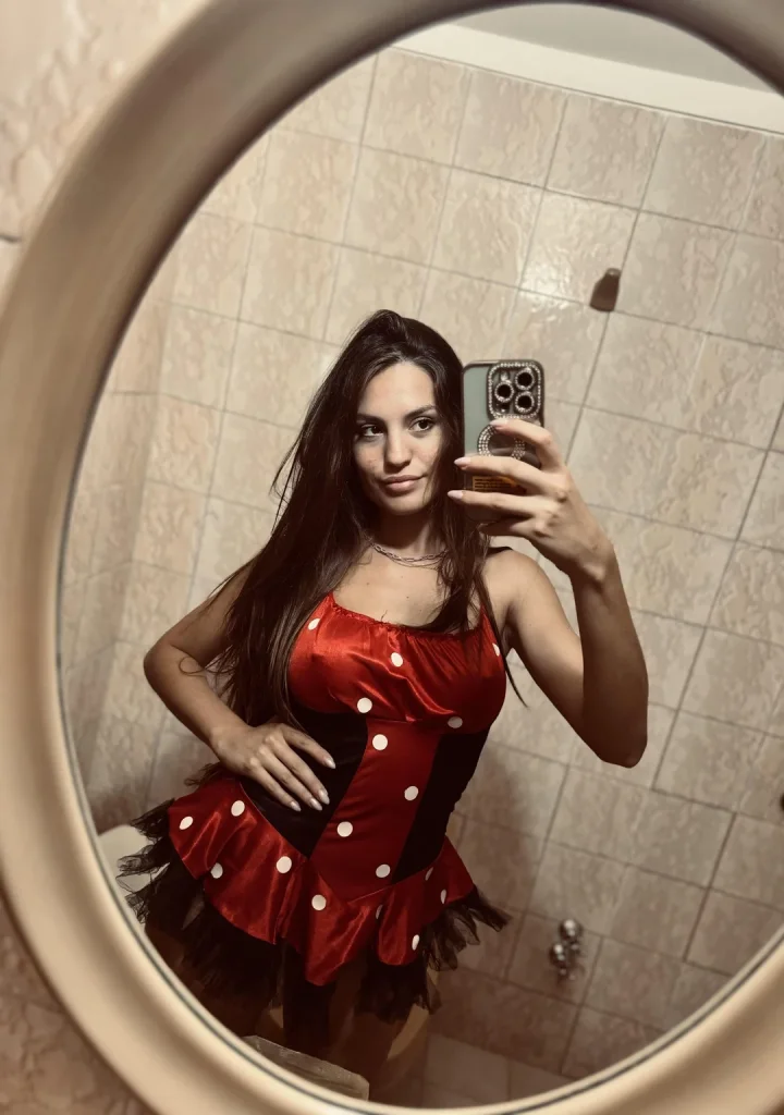Just enough to drive you crazy... did it work? 💋