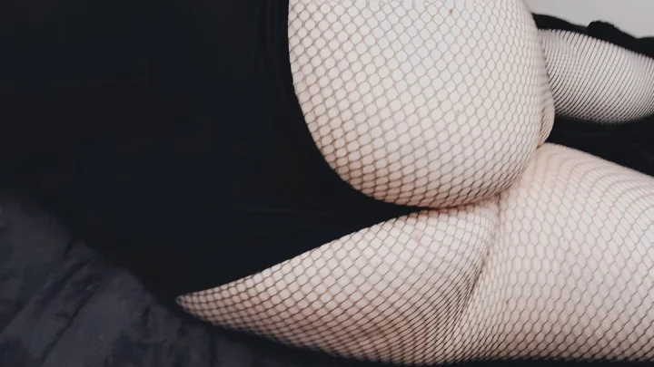 On side picture of Pixie Darkling
