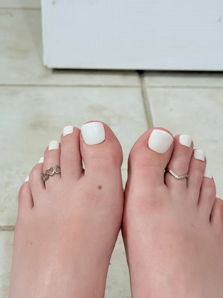 Do you like my pretty feet?