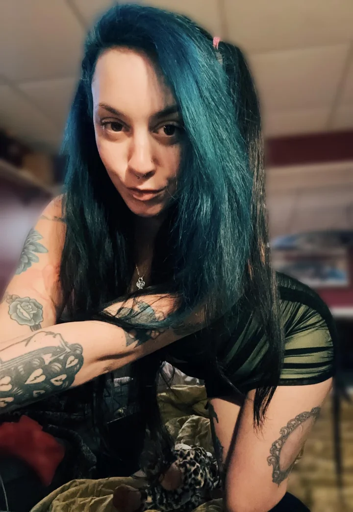 What color do u want my hair baby – Leaning forward picture of Nyx (@mooonbaby666)