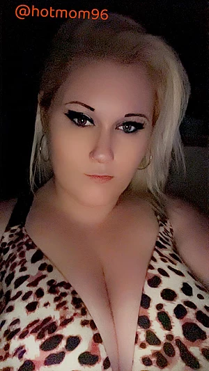 I heard you like thick mombods? Cum see mine 🥵💋