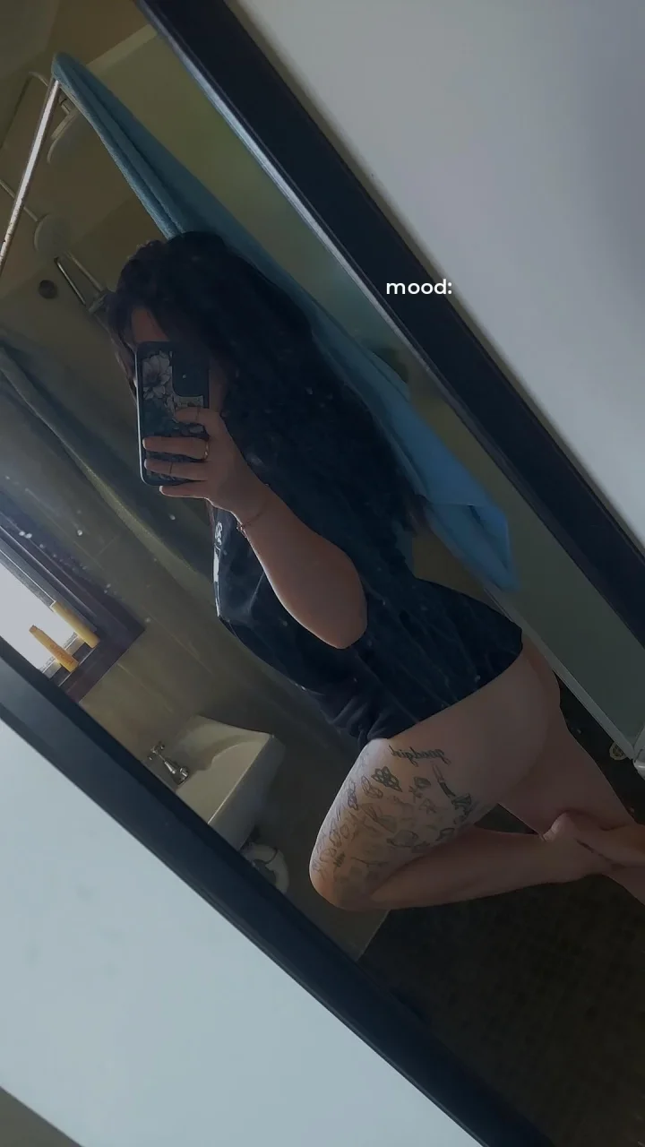 From side picture of Golden Goddess