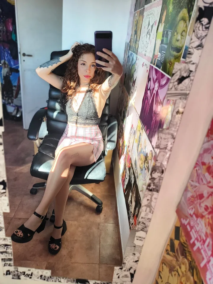 Sheer legwear picture of YOUR HOMEWRECKER