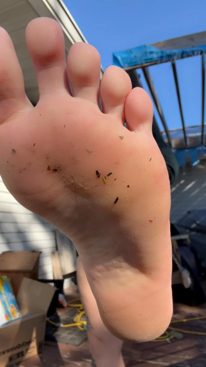 Foot focus picture of Em