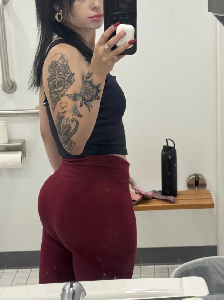 Twisted torso picture of Bri