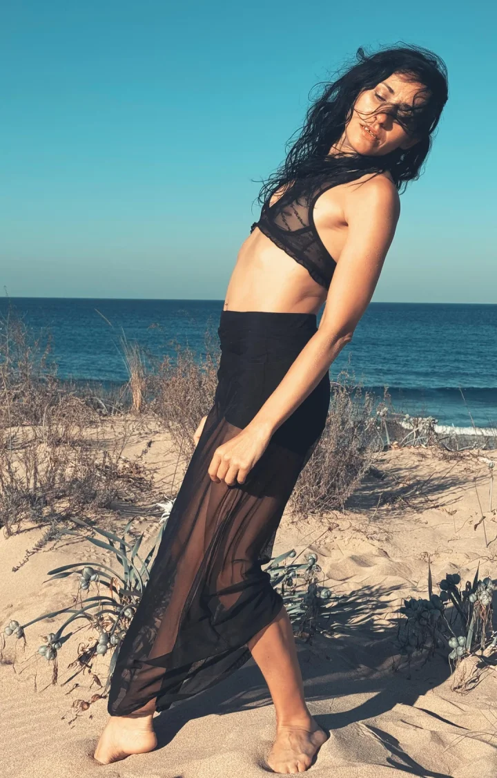 Carried by sand and silence