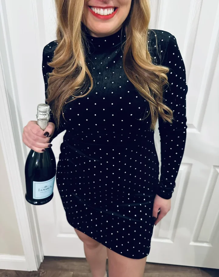 Blonde, busty & a smile that'll make you weakkk