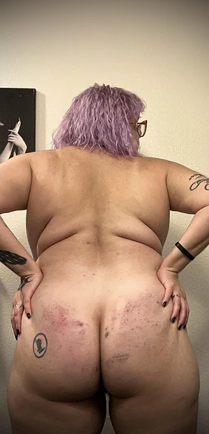 I love my marks from Daddy 🥰💅