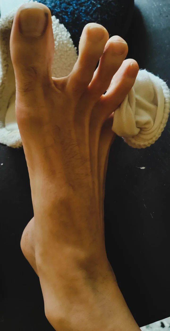 SilentGiantFeet - playing with toes and socks