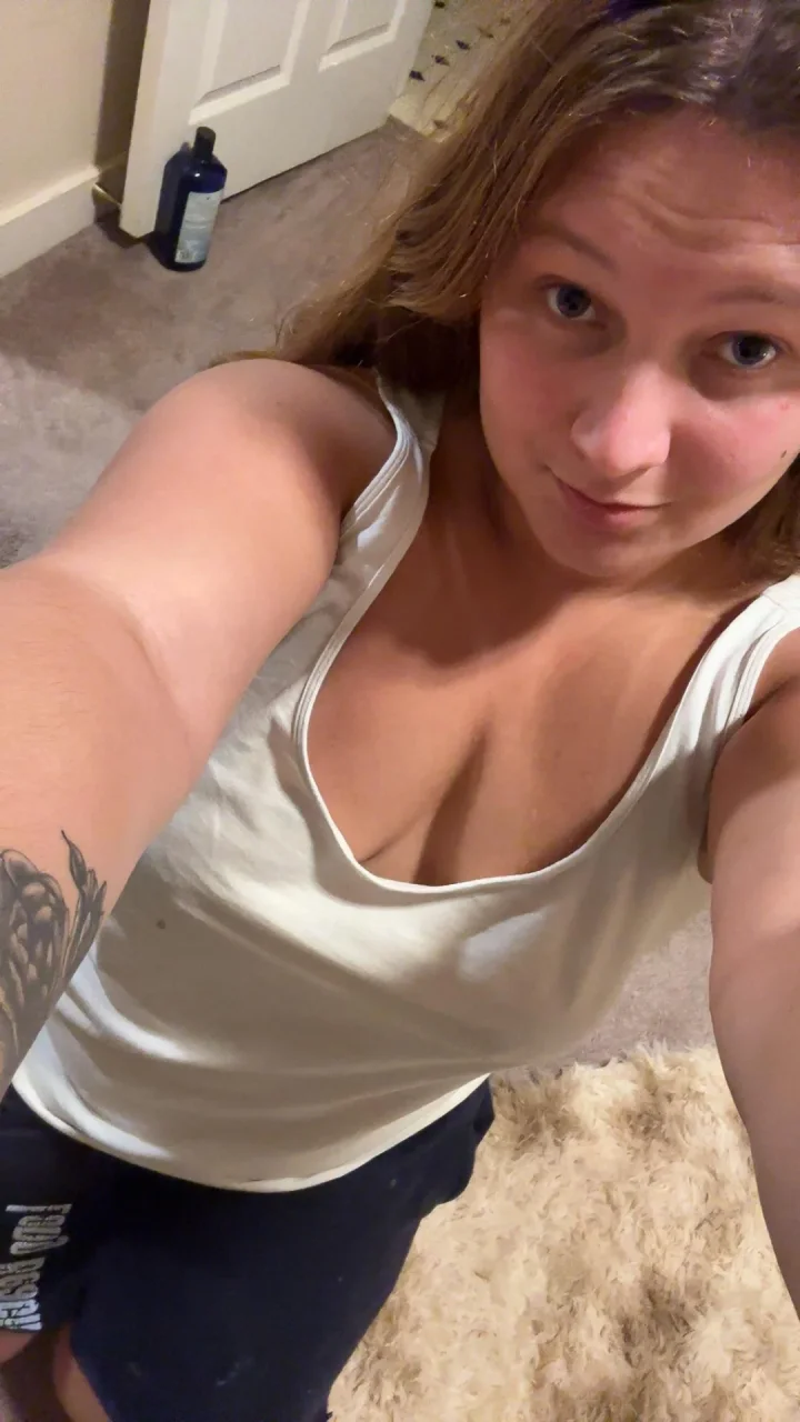 Downblouse picture of Wendy