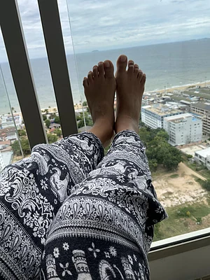 U looked at my feet or ocean